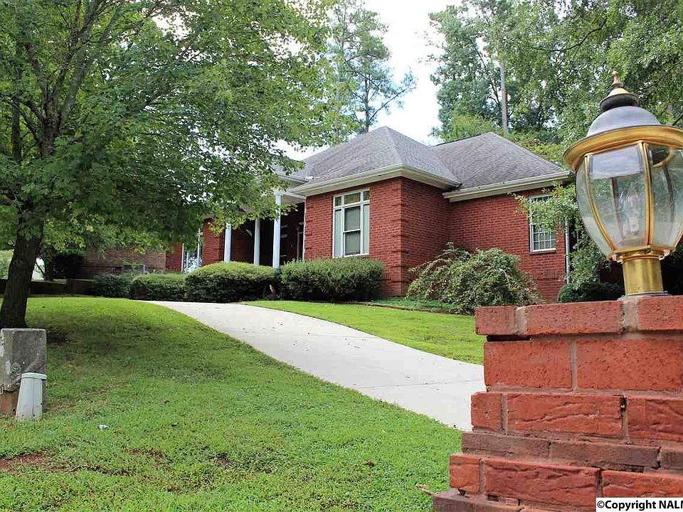 1st image of 202 Greenlawn Dr