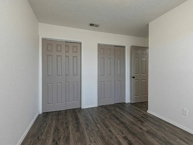 2 bedroom, 1 bathrom