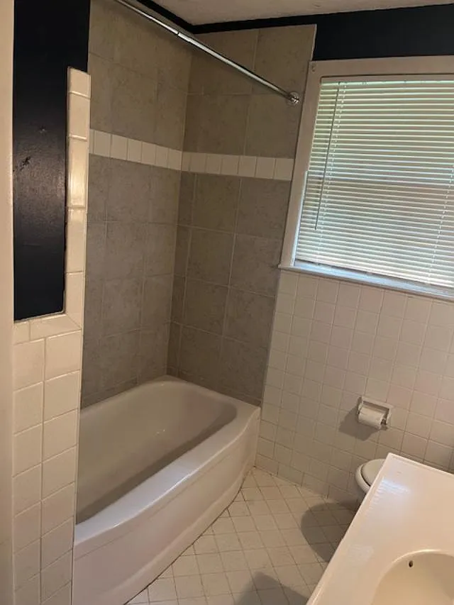 3 bed, 1300 sqft, $1,880 — Photo 3