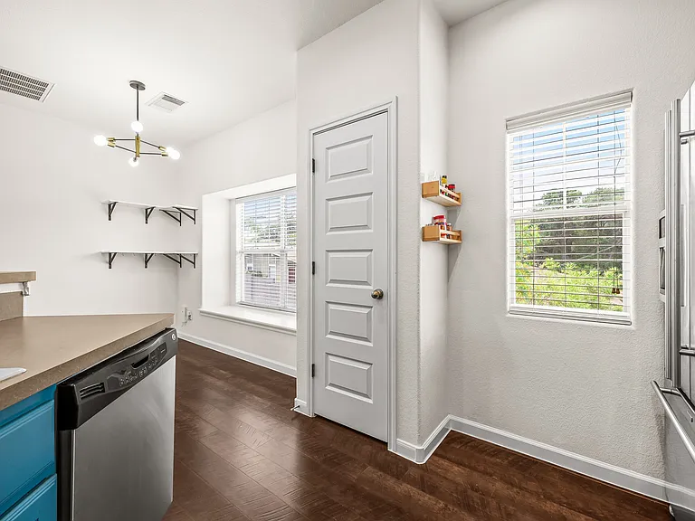 2821 Saville Loop — Photo 10