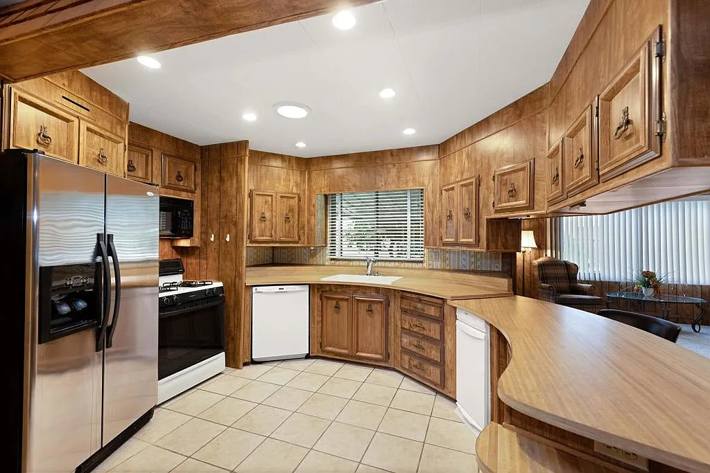 3 bed, 1776 sqft, $2,900 — Photo 3