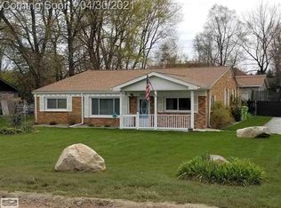 1002 E Gunn Rd, Rochester, MI 48306