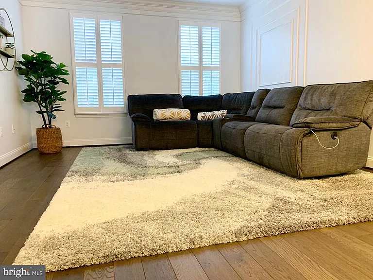 118 Vanguard Ln — Photo 10