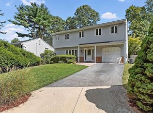 6 Mark Ct, Huntington, NY 11743