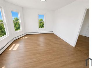 10 Warner St #1W, Hartford, CT 06114