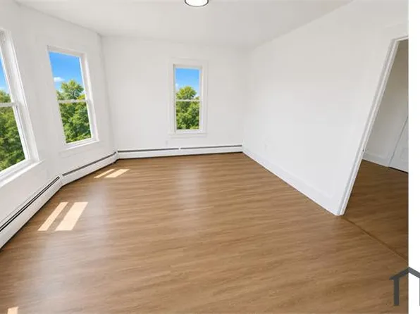 10 Warner St #1W, Hartford, CT 06114