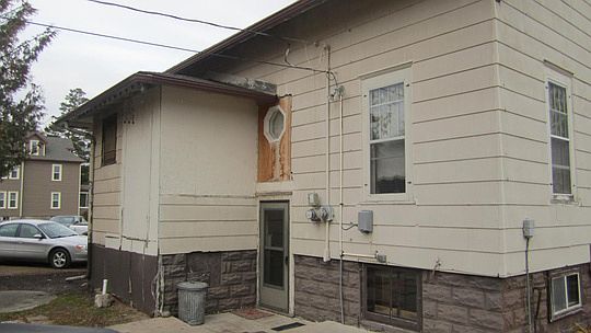5th image of 610 1st Ave SW