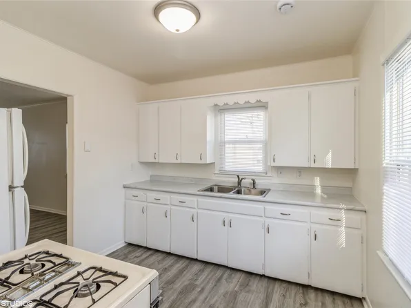 520 Watrous Ave, Des Moines, IA 50315