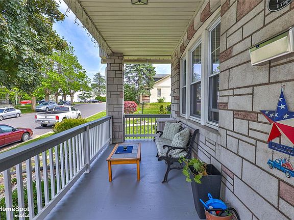 4th image of 734 E Tioga St