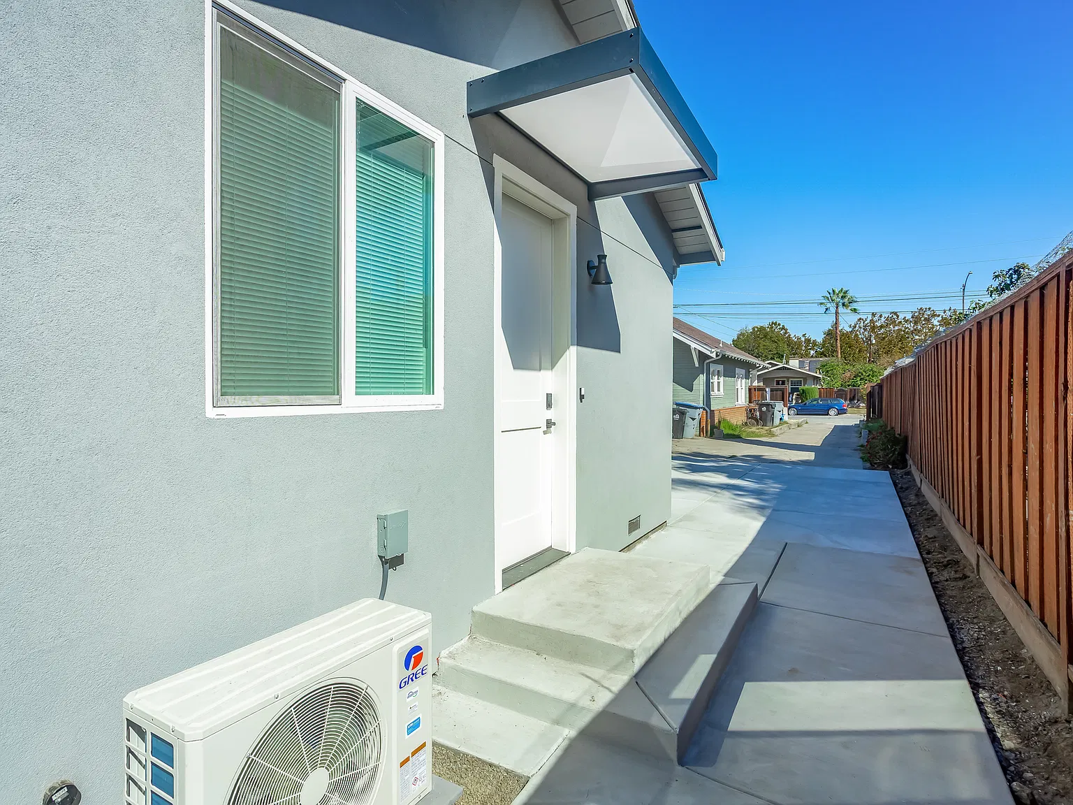 2 bed, 747 sqft, $4,175 — Photo 3