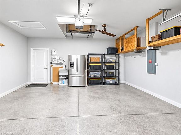 4th image of 2735 12th AVE NE