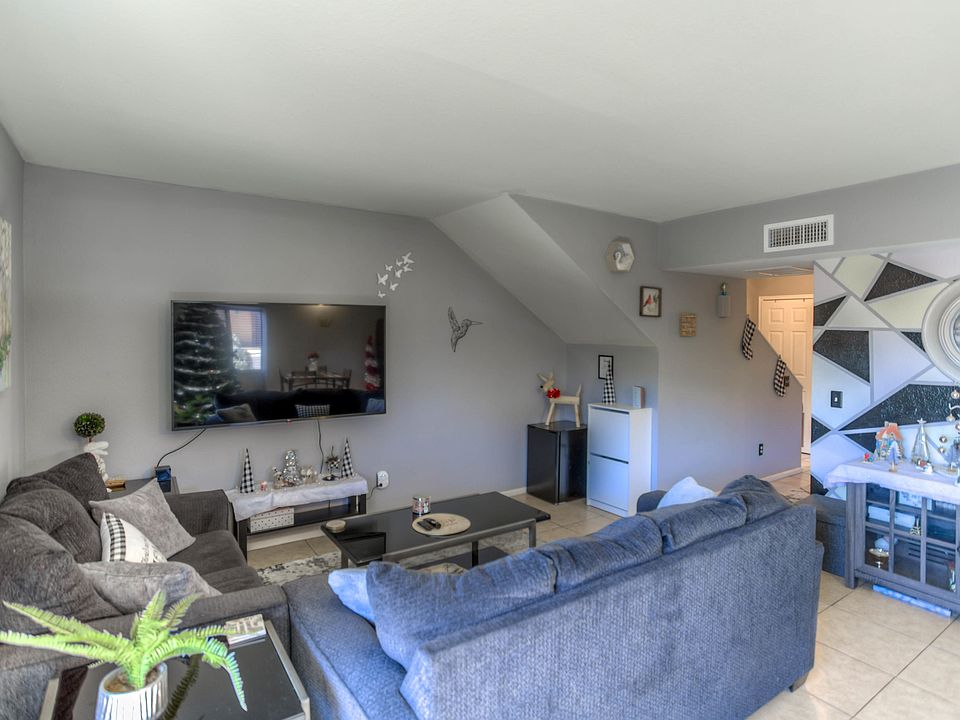 1st image of 621 W Calle De Las Lomitas