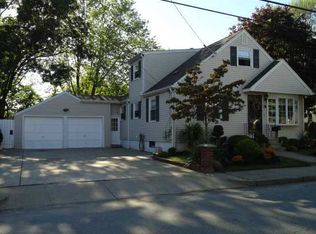 139 Crescent Ave, Cranston, RI 02910