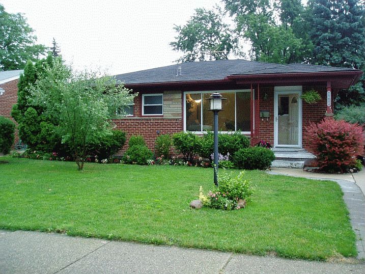 1st image of 1610 Montrose Ave