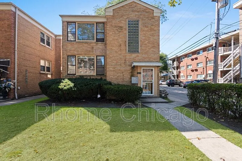 3 bed, 1.5 bath, $2,400 — Photo 1