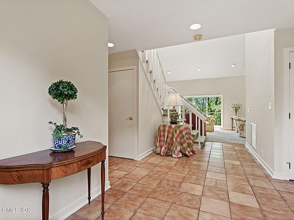 4th image of 1 Old Church Rd APT 6