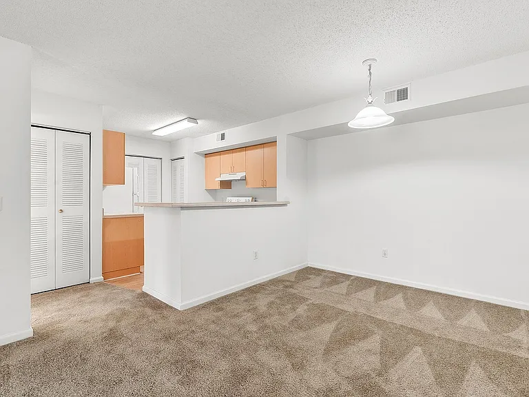 Bella Vista Apartments — Photo 27