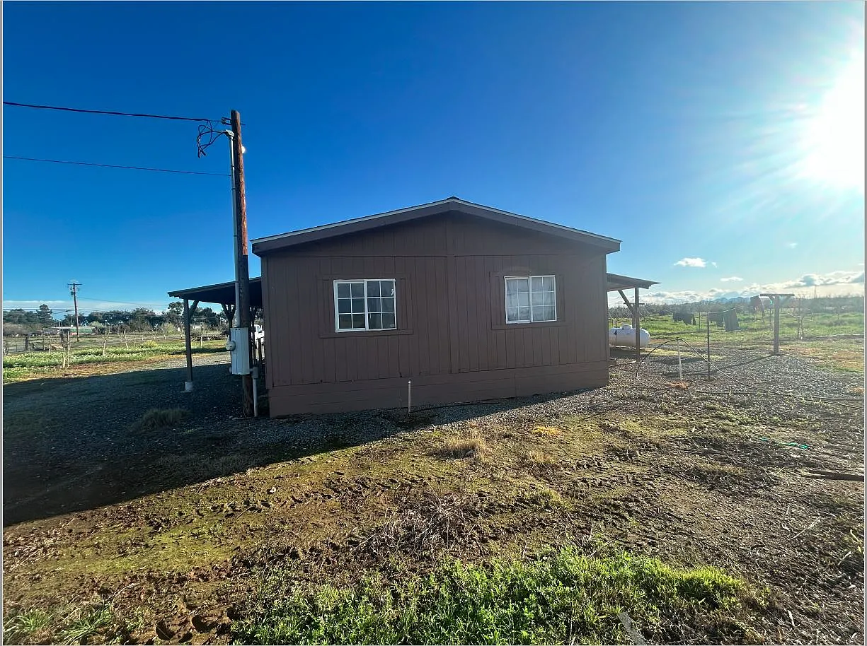 3 bed, 960 sqft, $1,400 — Photo 4
