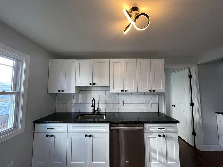 253 Sheffield Ave — Photo 4