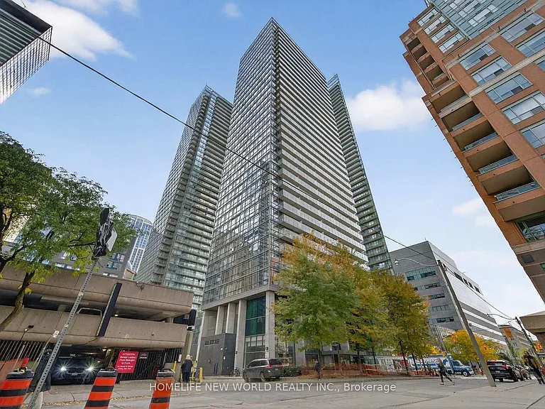 37 Grosvenor St #1701 — Photo 2