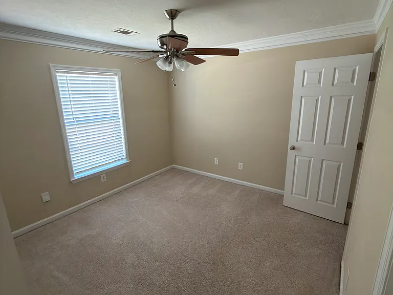 6027 Sanibel Dr — Photo 3