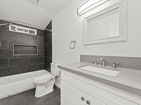 5th image of 631 E Elk Ave APT 11