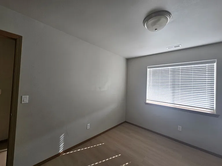 500 E Kristen Ave — Photo 9