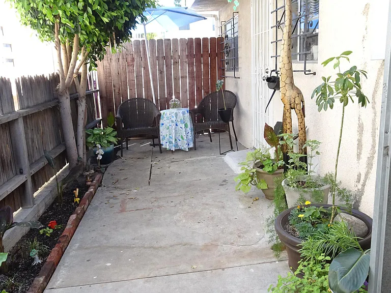 2048 E 3rd St #2048 — Photo 27