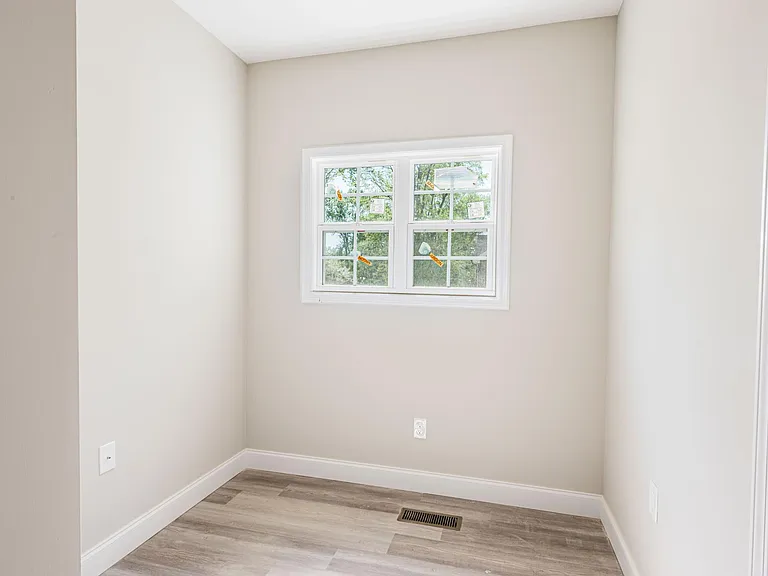 1011 Campbell Ln — Photo 8