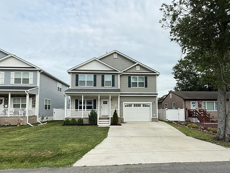 445 Rogers Ave — Photo 1