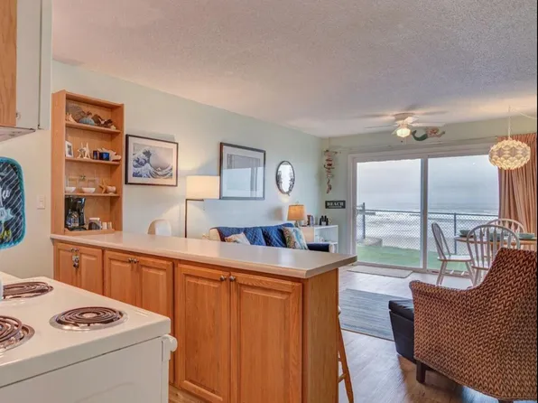 145 NW Inlet Ave #115, Lincoln City, OR 97367