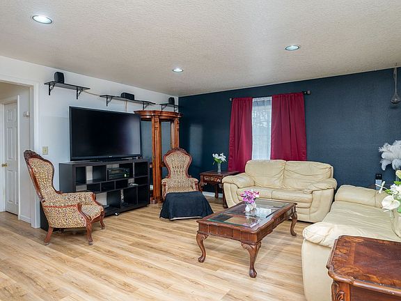 5th image of 2837 SE 90th Pl