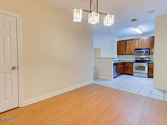 5th image of 2801 Bloomfield Ln Unit 207