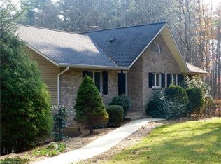 39 Hamilton Acres Dr, Hendersonville, NC 28791