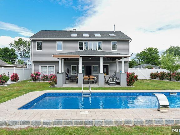 3rd image of 59 Hahn Ave