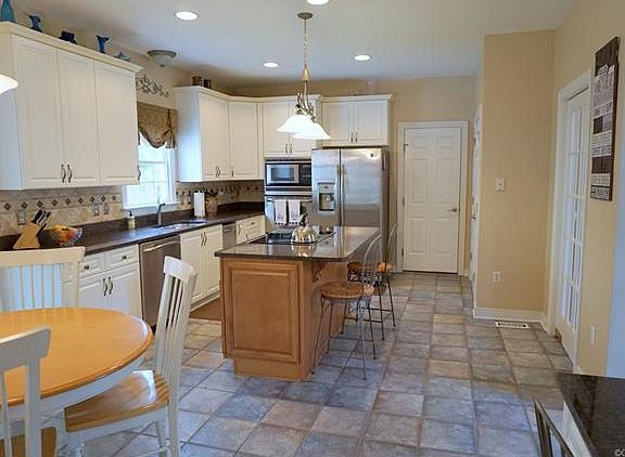 4th image of 14486 Pinehurst Ln