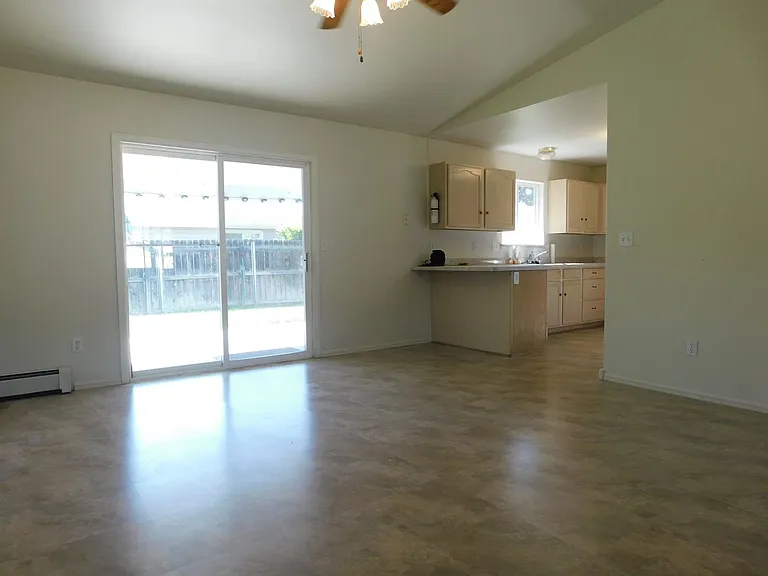 579 Darby Dr — Photo 6