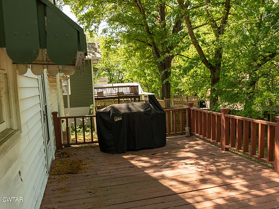 3rd image of 241 Crook Ave
