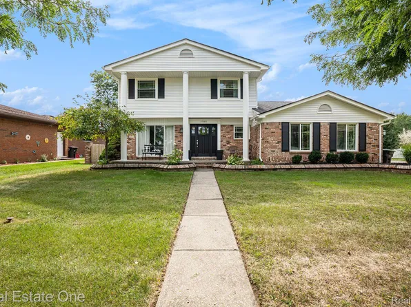 17980 Parkridge Dr, Riverview, MI 48193