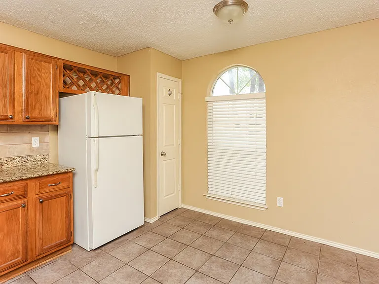 1526 Chapman St — Photo 11