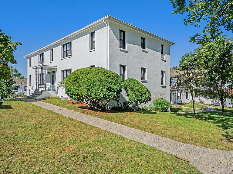Westnedge Hills Apts — Photo 34