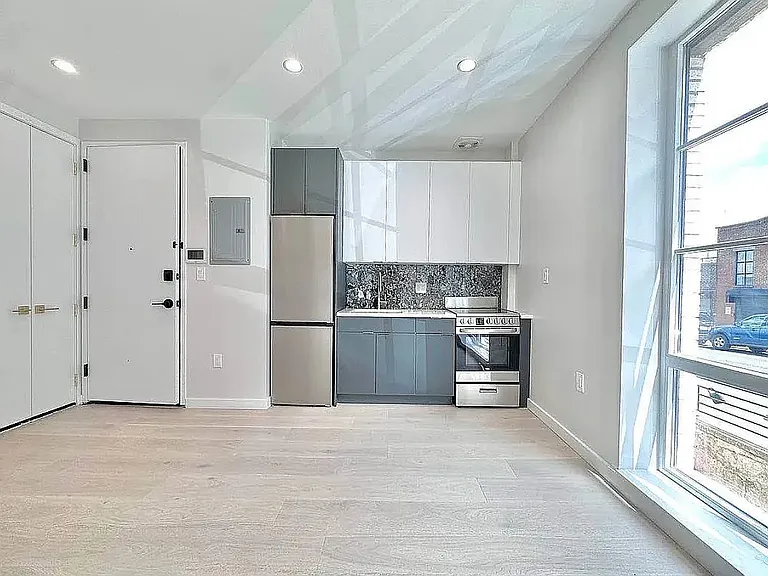 160 20th St #1F — Photo 2