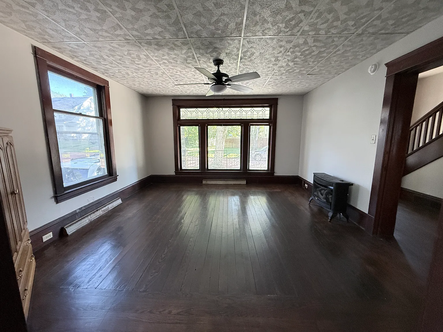 3 bed, $1,200 — Photo 3