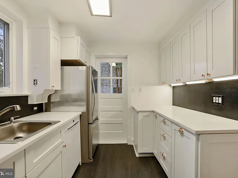 3273 Worthington St NW — Photo 12