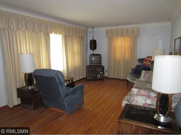 4th image of 2171 5th St E