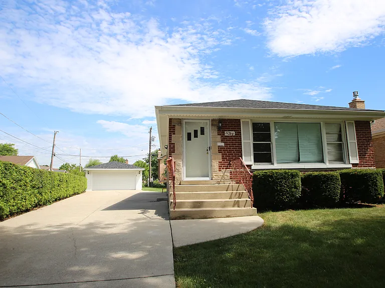 8214 W Wilson Ave — Photo 1