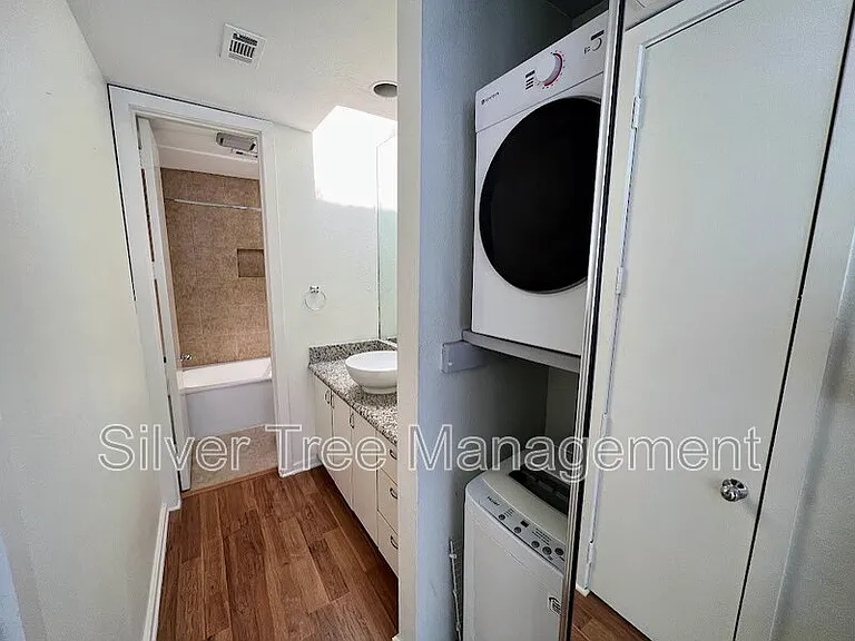 4015 Bowser Ave #E — Photo 8