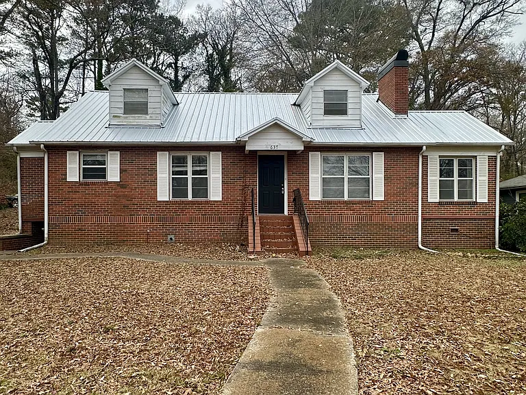 637 Blanton Ln — Photo 1