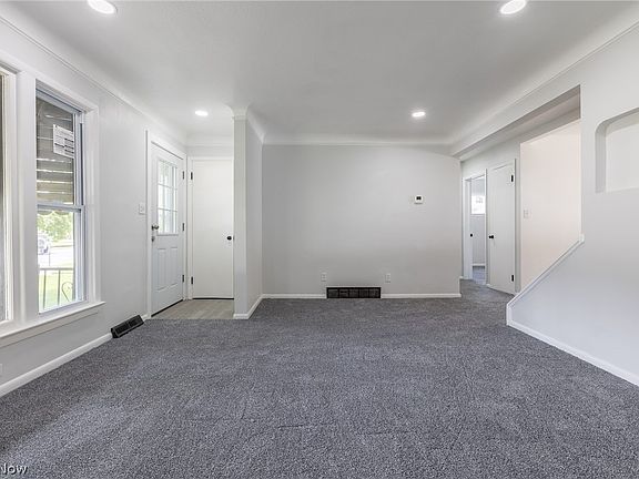 4th image of 29307 Lake Shore Blvd