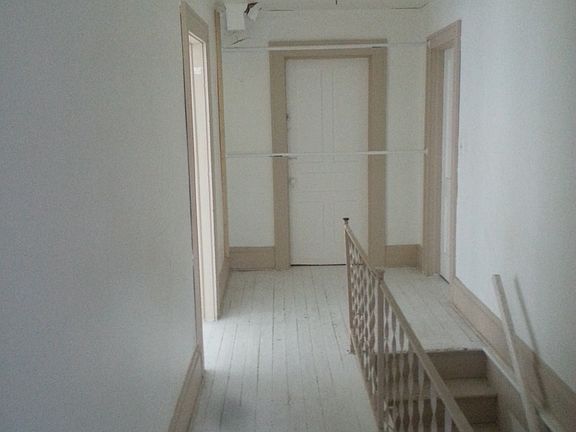 4th image of 687 Chilton Ave #2